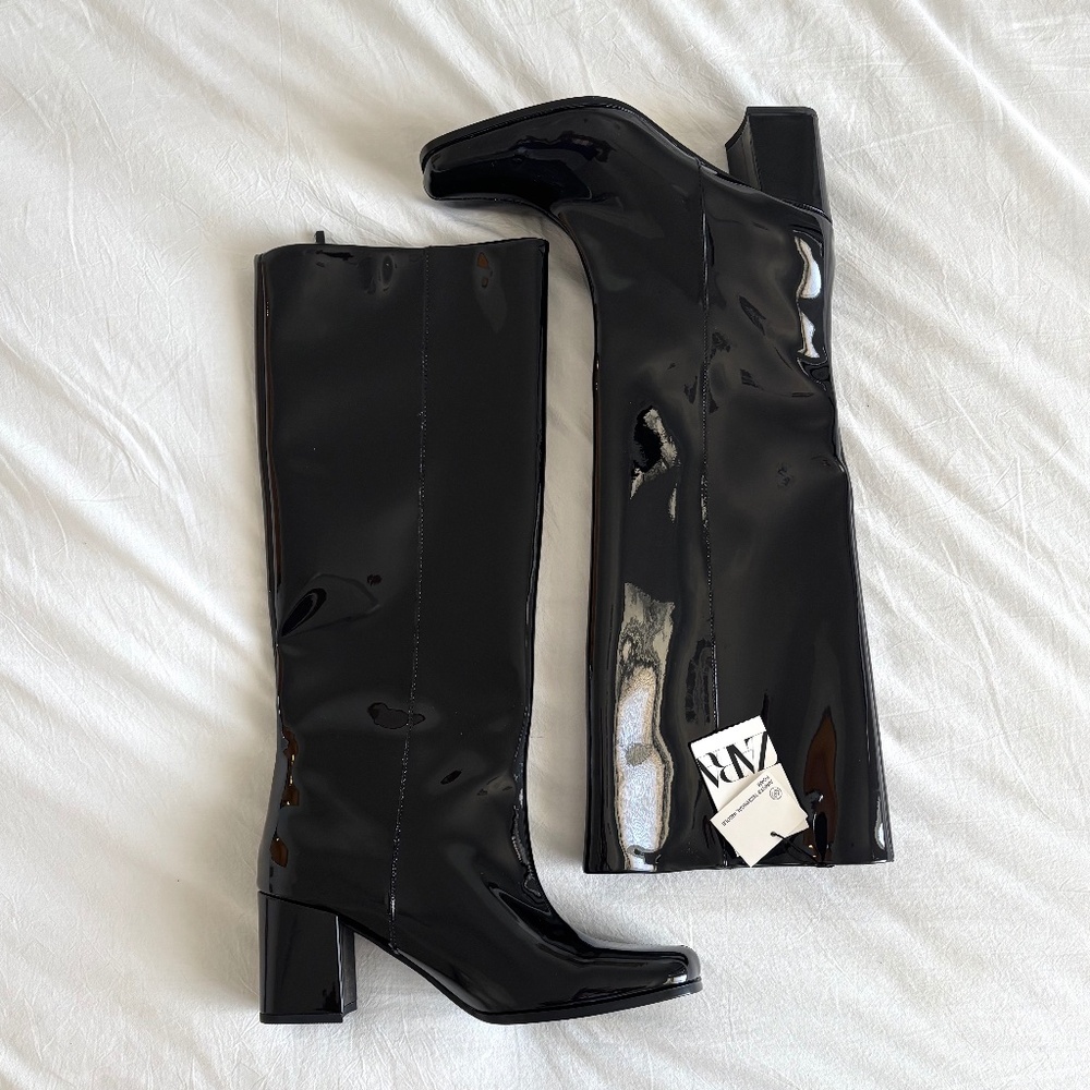 *NEW UNWORN* Faux Patent Leather Heeled Boots